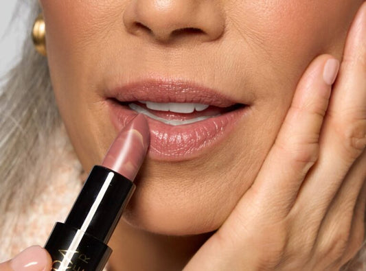 Laura Geller Ingredients Unveiled: The Science Behind Mature Skin-Friendly Formulas